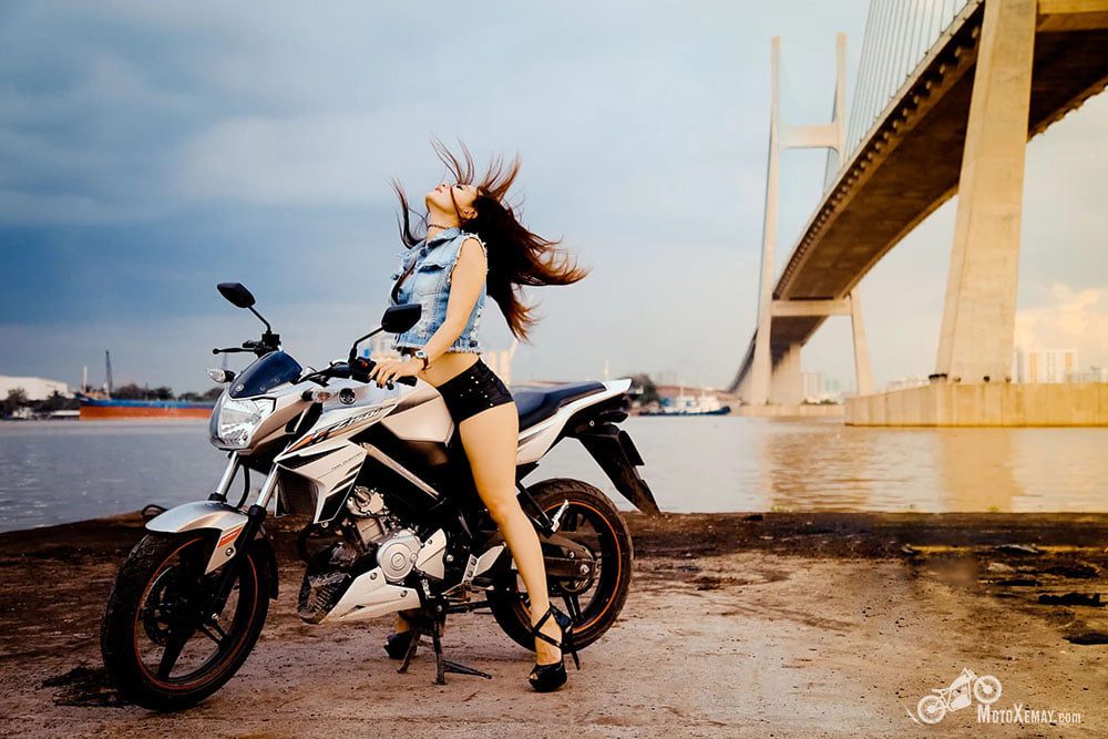 người đẹp Việt bên moto