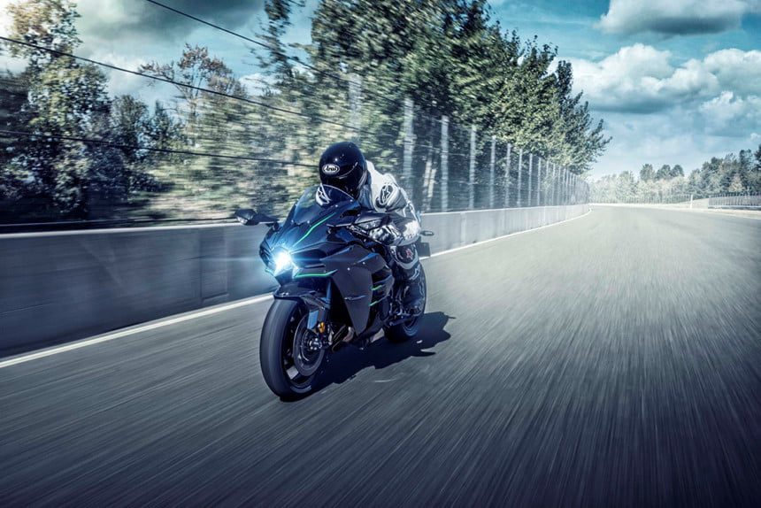 Kawasaki Ninja H2 2019 231 mã lực soán ngôi Ducati Panigale V4 165