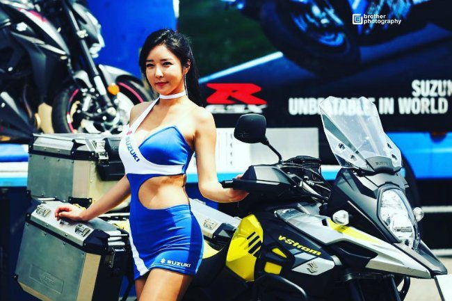 Ngắm dàn người đẹp xứ Hàn sexy bên moto 209