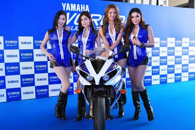 Dàn siêu mẫu cực xinh bên moto Yamaha 139