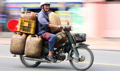 Người Nhật ngạc nhiên khi thấy Honda Cub "ngày xưa" vẫn ro ro trên đường Việt 138