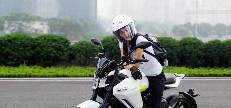 Sur-Ron White Ghost e-bike mẫu môtô điện đến từ Trung Quốc 140