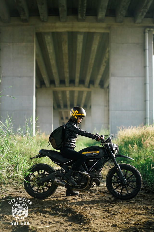 Ngắm nữ biker Sài Gòn cực cá tính bên Ducati Scrambler Full Throttle ảnh 10
