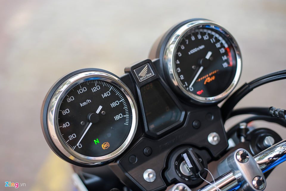 Honda CB400 SF bản kỷ niệm 25 năm có giá bán từ 389 triệu đồng 182