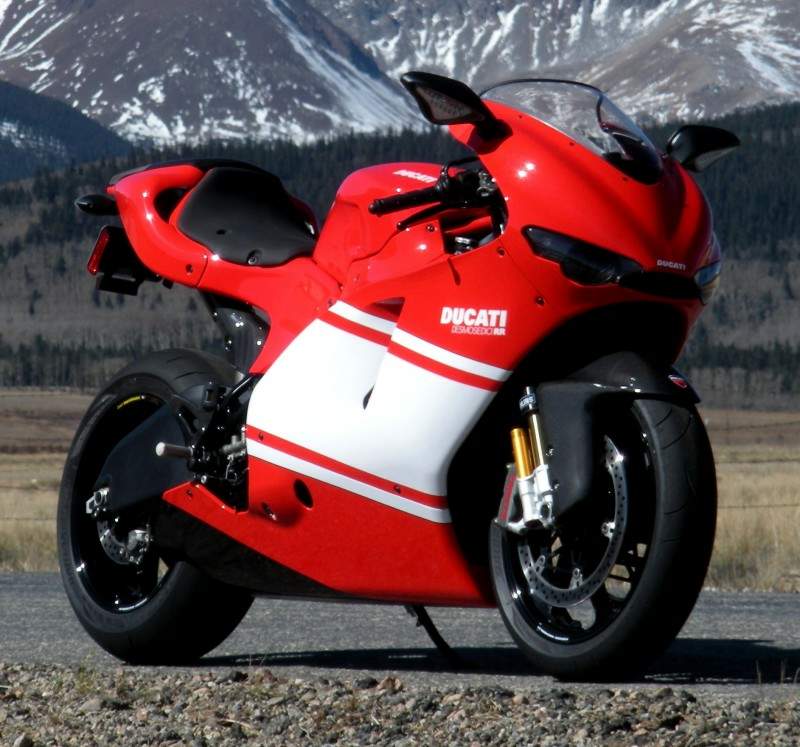 Điểm danh 10 mẫu Sport bike động cơ V4 vượt trội của Ducati 166