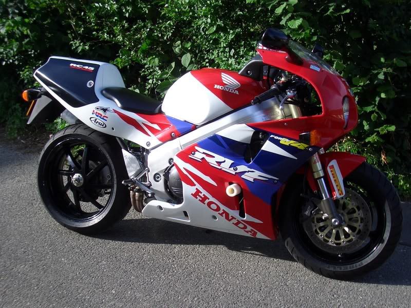 Điểm danh 10 mẫu Sport bike động cơ V4 vượt trội của Ducati 174