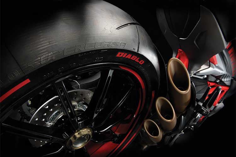 Hãng Varese thiết kế mẫu môtô Brutale 800 RR Pirelli đặc biệt 162