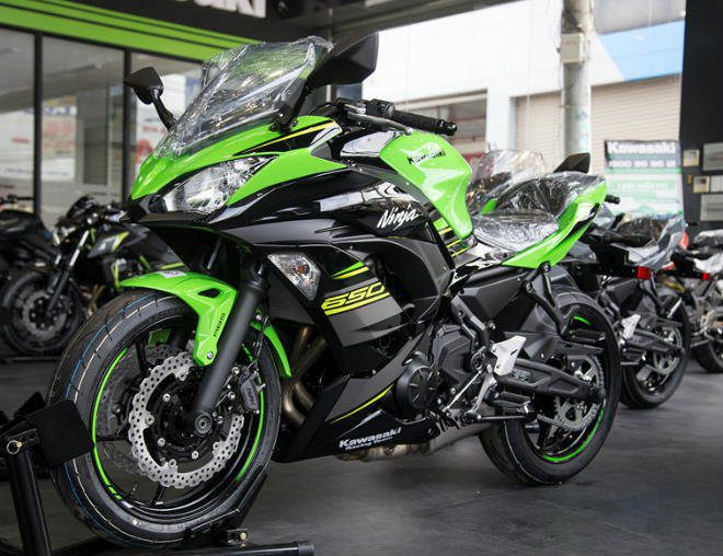 Kawasaki Ninja 650 có màu mới, giá bán rẻ hơn 38 triệu đồng so với Việt Nam 124