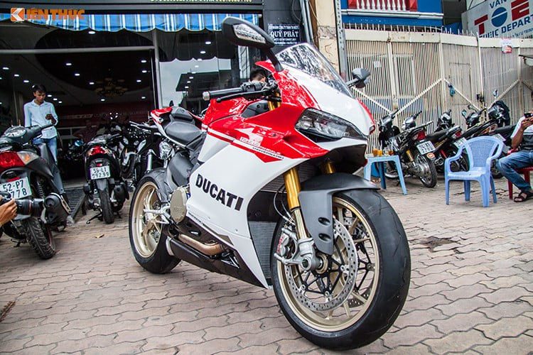 Top 5 siêu moto "Đắt xắt ra miếng" tại thị trường Việt Nam 226
