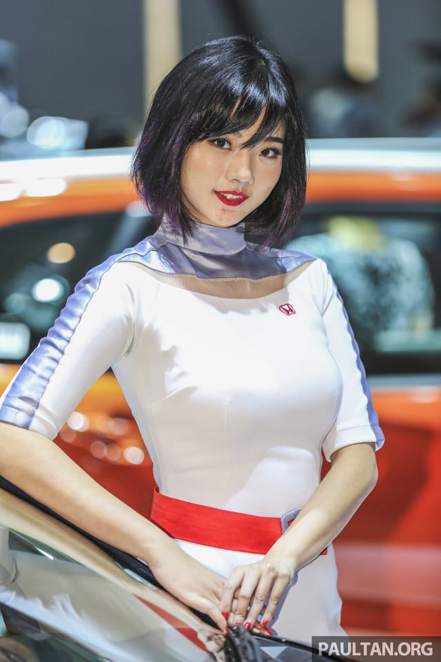 Chiêm ngưỡng săc đẹp mỹ nữ Indonesia tại triển lãm ô tô xe máy IIMS 246