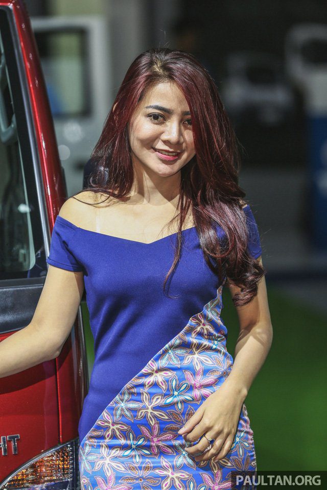 Chiêm ngưỡng săc đẹp mỹ nữ Indonesia tại triển lãm ô tô xe máy IIMS 216