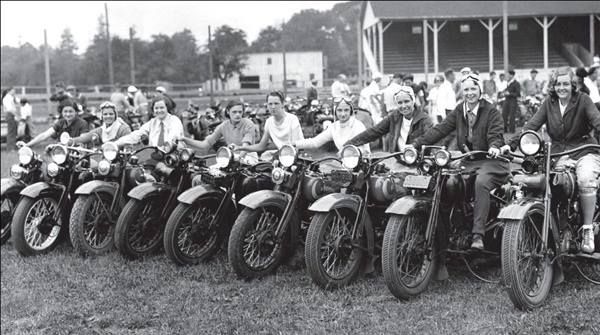 Phát hỏa với các Biker nữ chinh phục Cafe Racer từ những năm 50 200