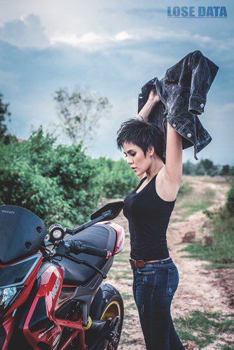 Chan dai Viet do dang "sieu ngau" ben moto Ducati Hypermotard-Hinh-3