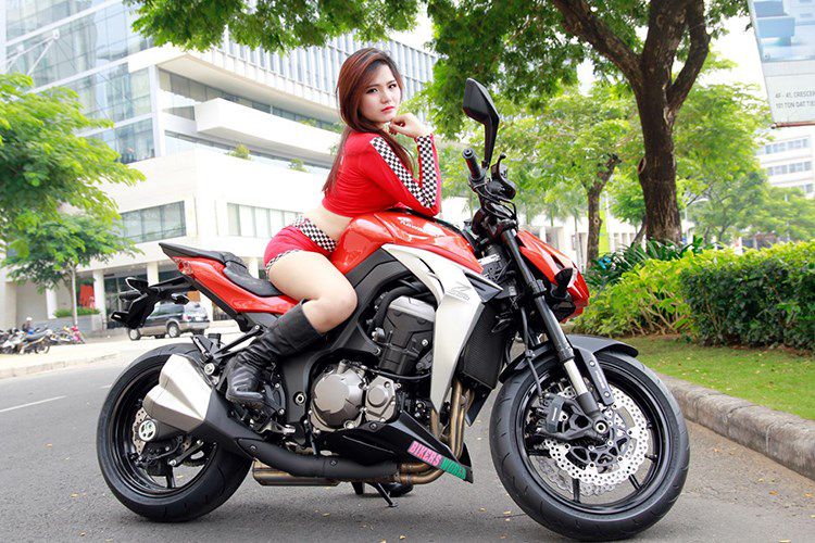 Chan dai Viet do ca tinh cung xe moto Kawaaki Z1000-Hinh-5