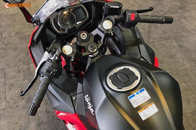 Kawasaki Ninja 250 ABS 2018 về Việt Nam với giá bán 133 triệu đồng 132
