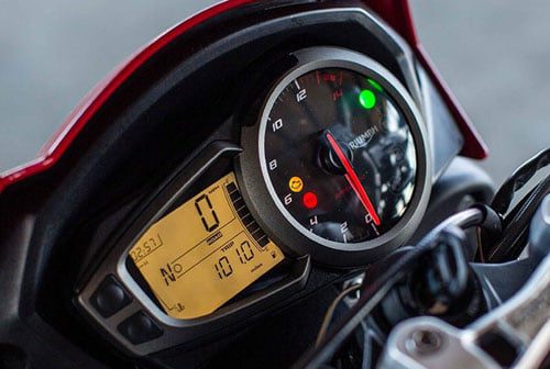 Triumph Street Triple S hay Ducati Monster 821, nên chọn xe nào? 130