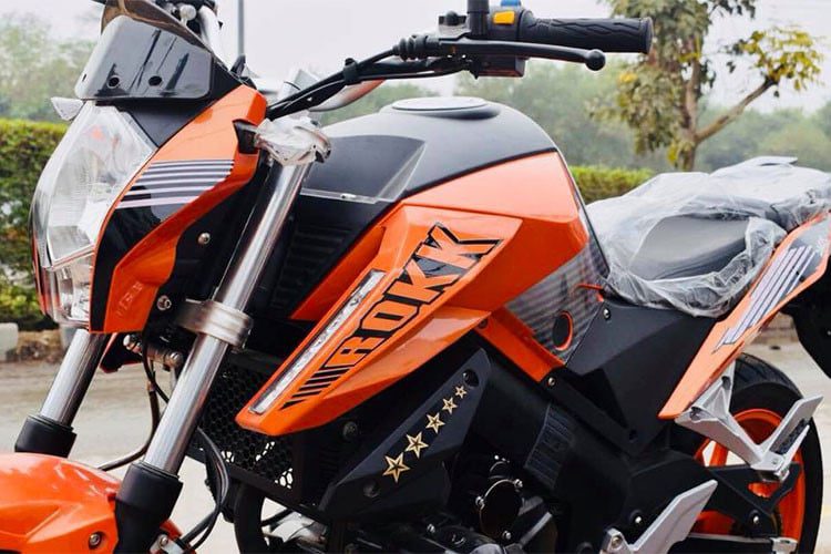 Cận cảnh chiếc môtô Trung Quốc "nhái" KTM Duke với giá chỉ 47,5 triệu đồng 130
