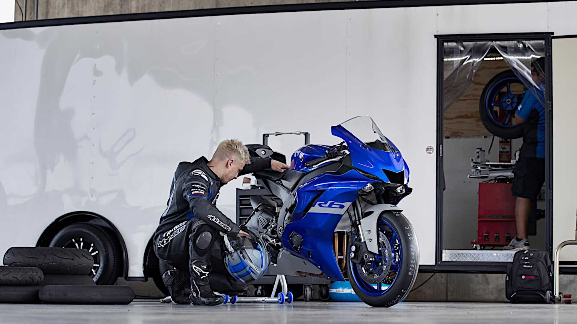 Yamaha R6 RACE 2021 - garage